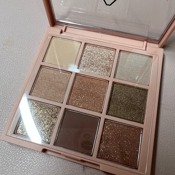 3ce Multi Eye Colour Palette in Overtake - Picture 2 of 4